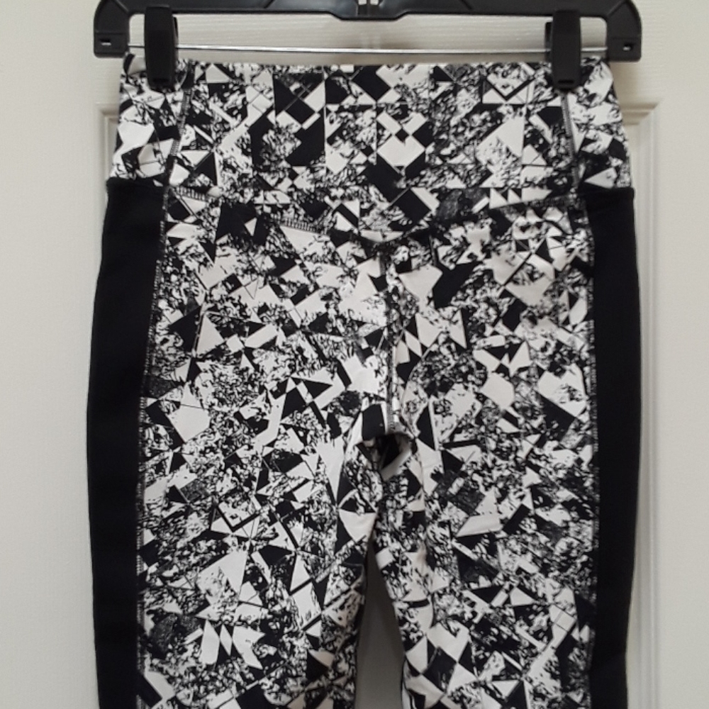 Nike Dri Fit  Legend. Jewels Tight Training Capri - Picture 8 of 15